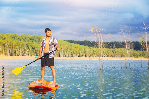 Canvas Print Young man have fun on stand up paddleboard