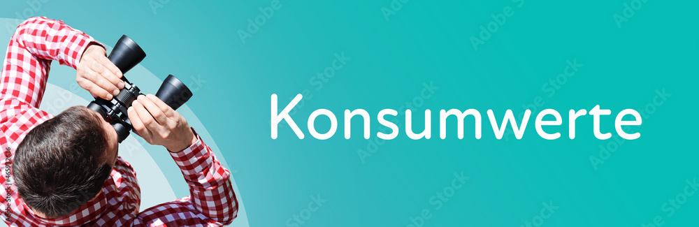 Naklejka premium Konsumwerte. Mann bei Beobachtung mit Fernglas. Fokus auf Text/Wort. Panorama Format. Hintergrund blau/türkis.