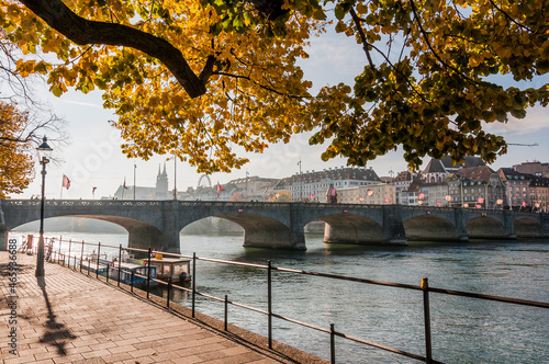 Basel, Rhein, Rheinbrücke, Altstadt, Münster, Kleinbasel, Rheinufer, Boote, Stadt, Altstadthäuser, Grossbasel, Herbst, Herbstmesse, Riesenrad, Herbstfarben, Schweiz photo