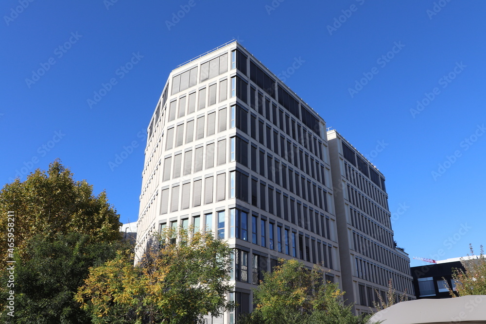 Immeuble de bureaux moderne dans la zone d'aménagement des Girondins, quartier de Gerland, ville de Lyon, departement du Rhone, France