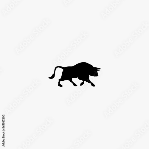 bull icon. bull vector icon on white background © Firuz