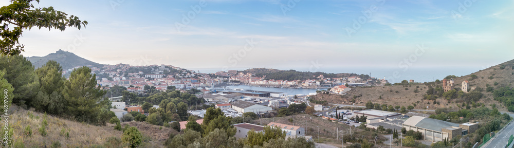 Panorama de la ville de Port Vendres dans les Pyrénées orientales (France)