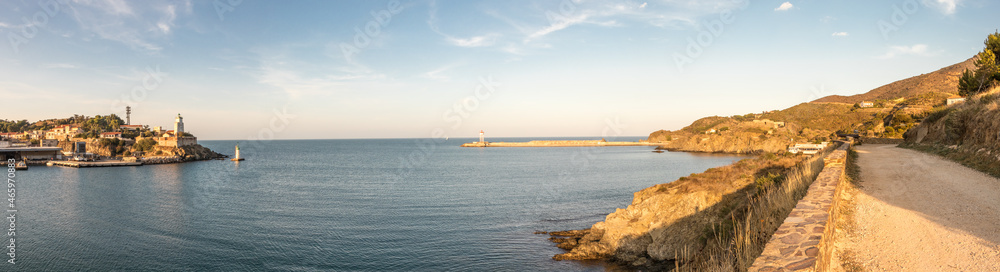 Panorama de l'entrée du port de Port Vendres
