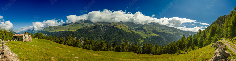 Fototapeta premium Schweizergebirge bei Surses Graubünden