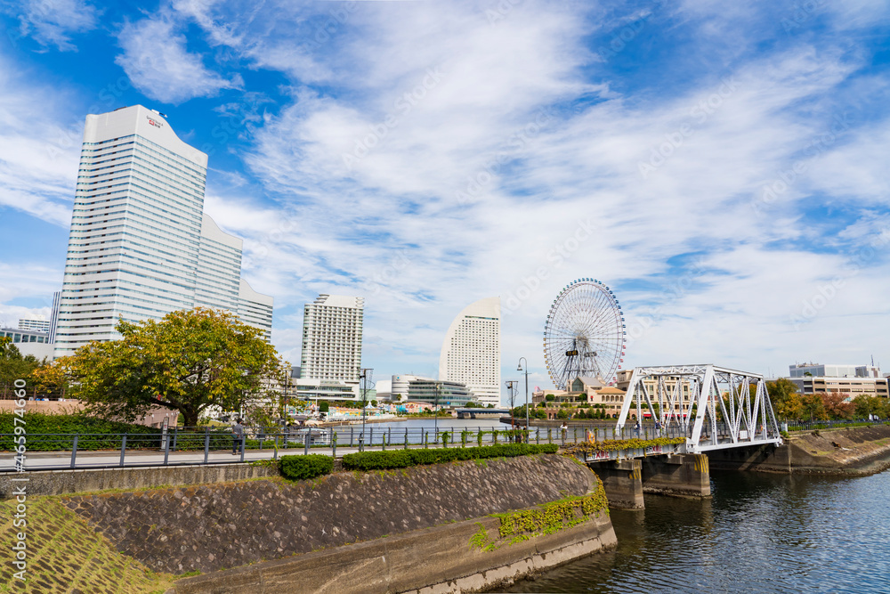 Obraz premium 【都市景観】横浜みなとみらい地区とYOKOHAMA AIR CABIN