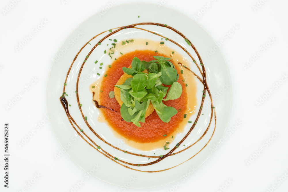 Queso Brie con Canonigos y Mermelada de Tomate Queso Brie con Canonigos y Mermelada de Tomate