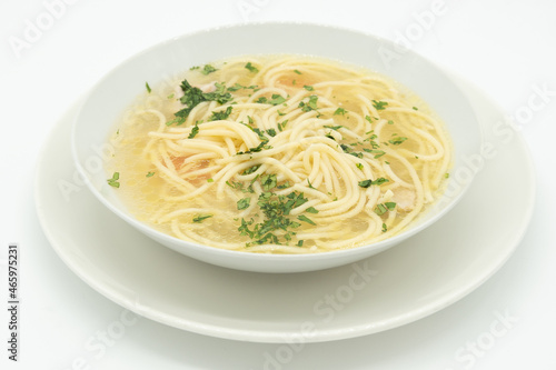 Sopa de pollo con fideos largos 2