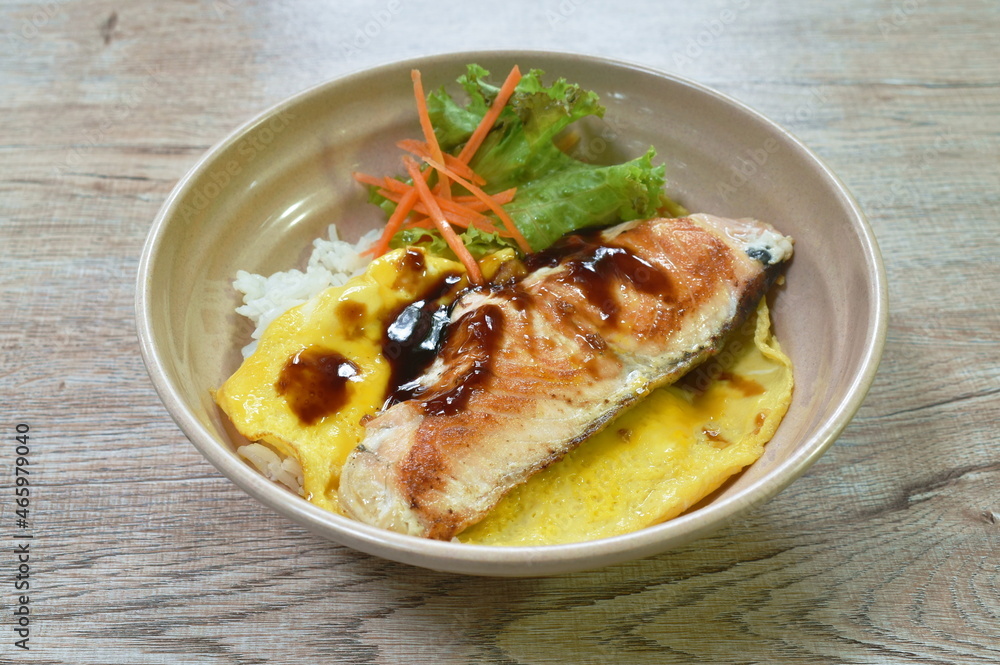 grilled salmon with egg dressing teriyaki sauce topping on Japanese rice in bowl
