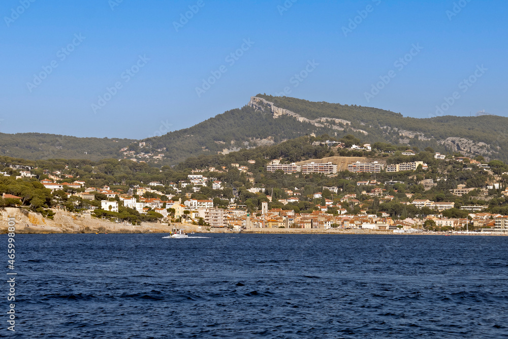 ville de Cassis vue de la mer