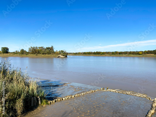 Ile de l’estuaire de la Garonne dans le Médoc en Gironde photo