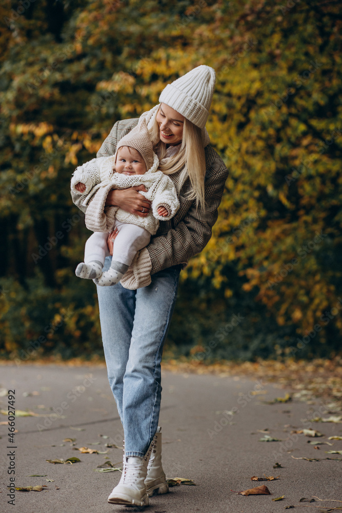 Obraz premium Mother with little baby daughter in autum park