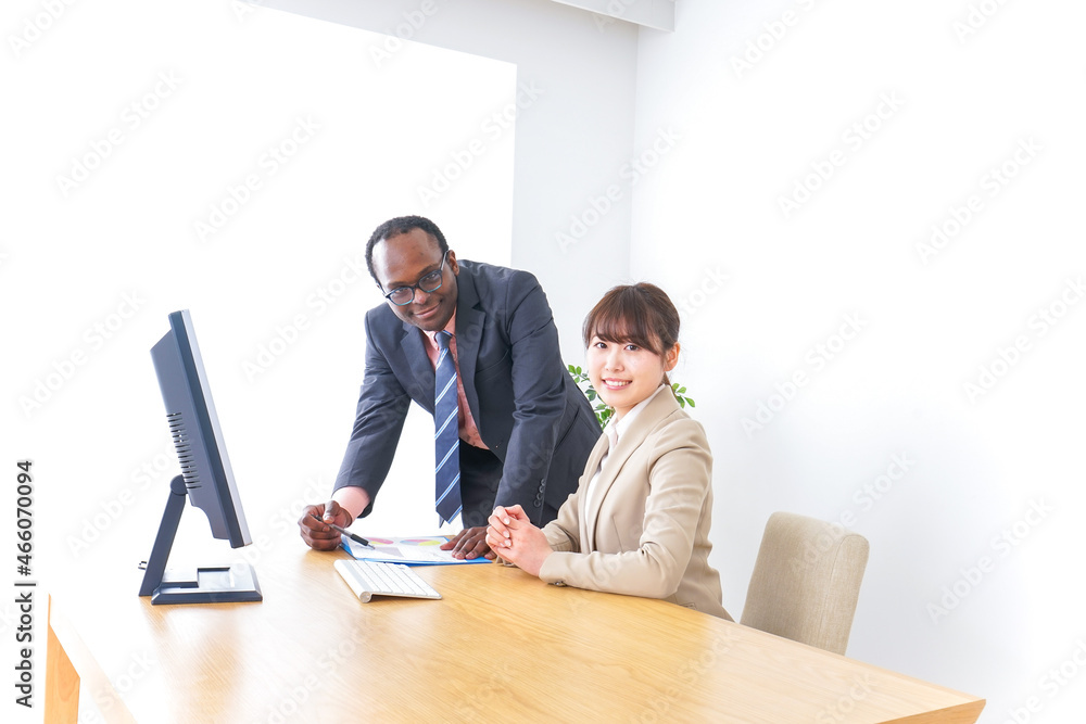 オフィスで働く人々・上司と部下 オフィスで働く人々・上司と部下