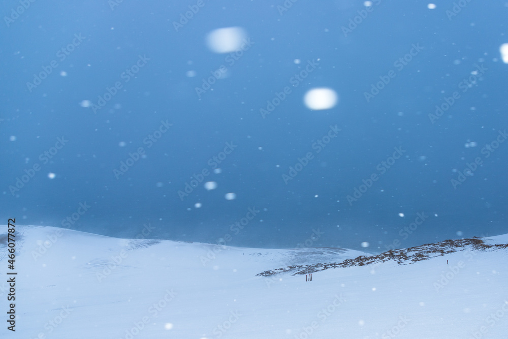 雪吹きすさぶ白銀の鳥取砂丘 雪吹きすさぶ白銀の鳥取砂丘