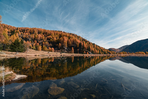 lago colori autunno riflesso covel  photo