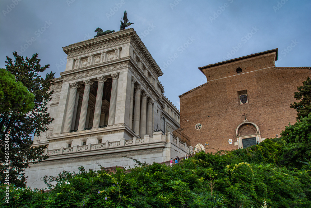 Roma: il Campidoglio, sede del Comune di Roma e l’Altare della Patria affacciato su Piazza Venezia