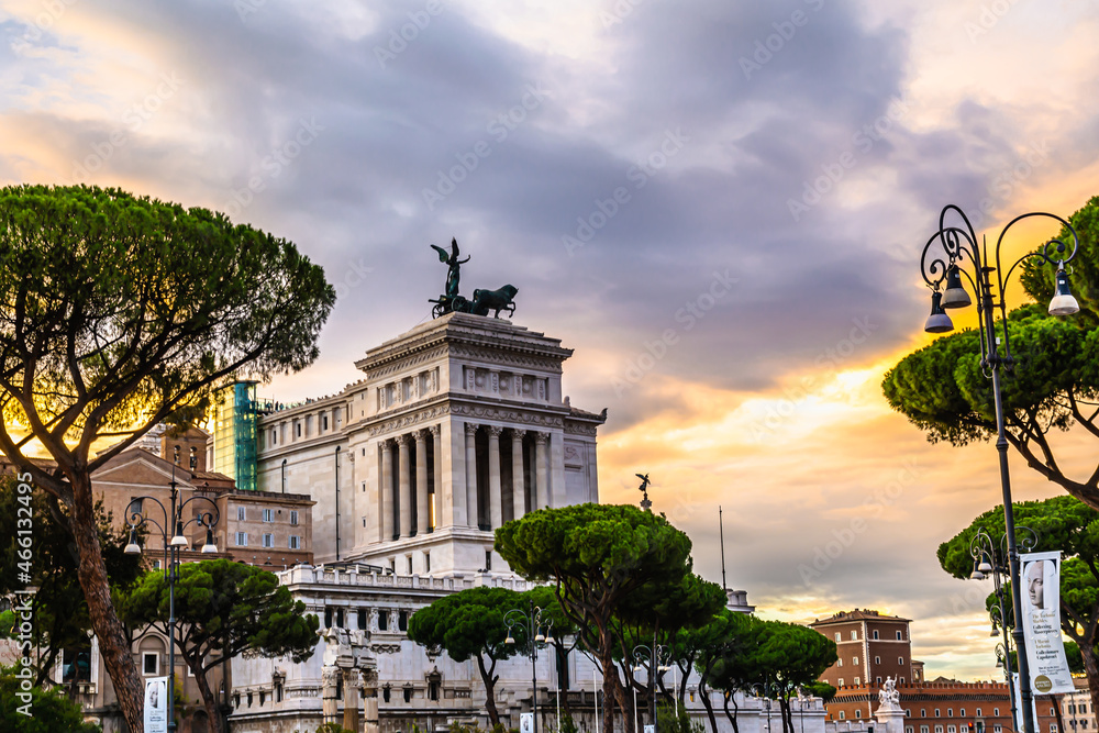 Roma: il Campidoglio, sede del Comune di Roma e l’Altare della Patria affacciato su Piazza Venezia