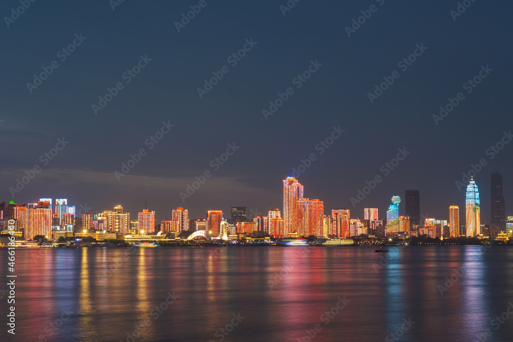 Fototapeta premium Wuhan city skyline scenery in Hubei, China