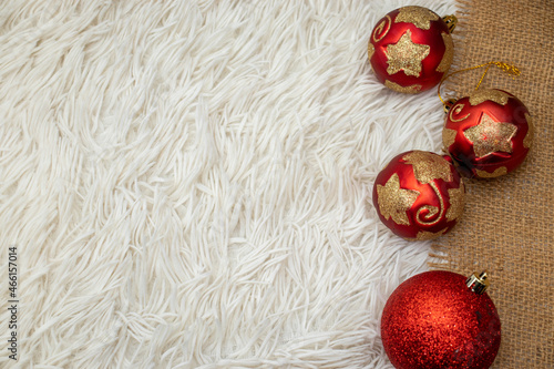Fluffy, white rug with Christmas red balls