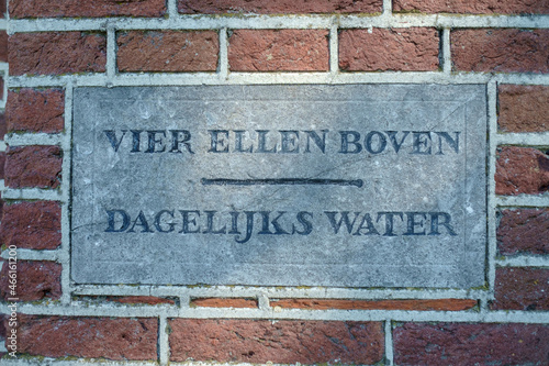 vier ellen boven dagelijks water een tekst op een gedenksteen, Schokland, Flevoland province, The Netherlands © Holland-PhotostockNL