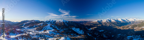 Vue aérienne panoramique de la station de ski Valberg dans les Alpes-Maritimes