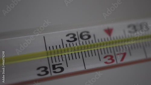 Checking the body temperature, diagnosis, virus.
