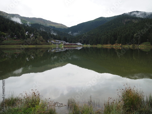 Lac de Payolle dans les Pyrénées photo