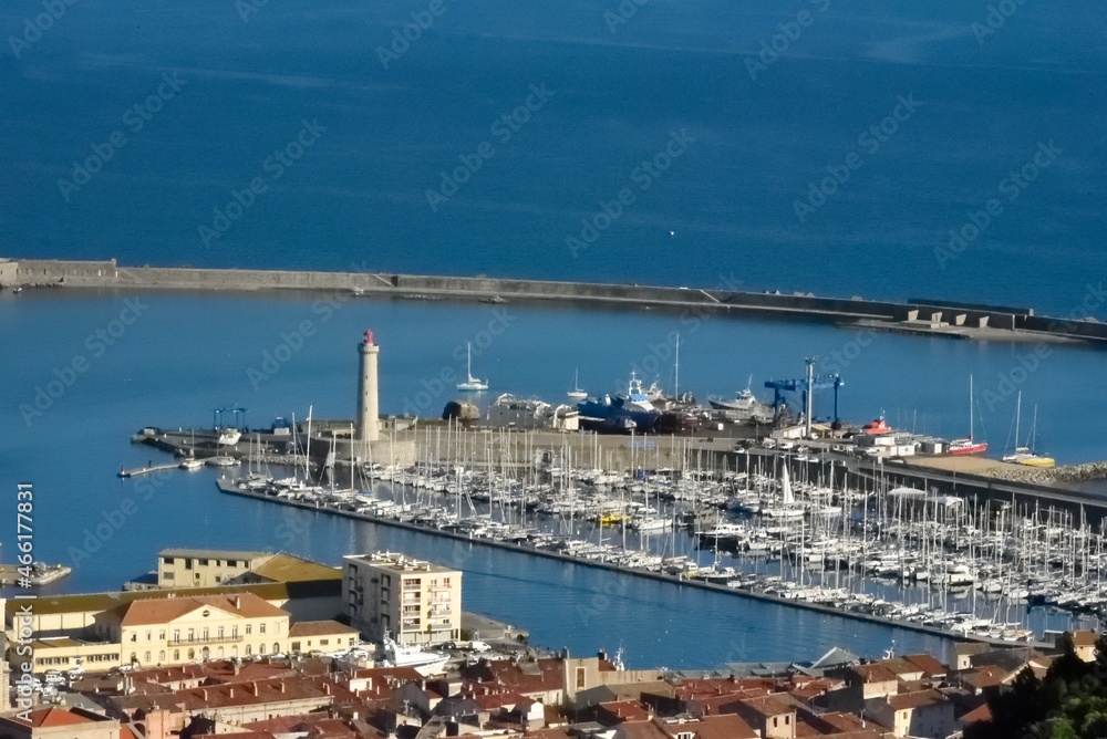 vue aérienne du port de Sète (Hérault)