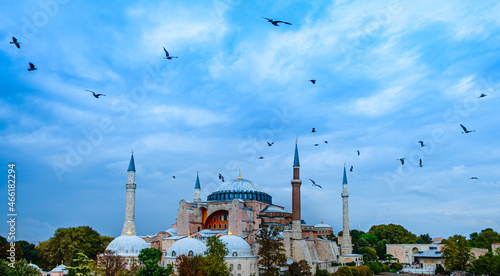 Fotografía Hagia Sophia dome and minarets in the old Sultanahmet