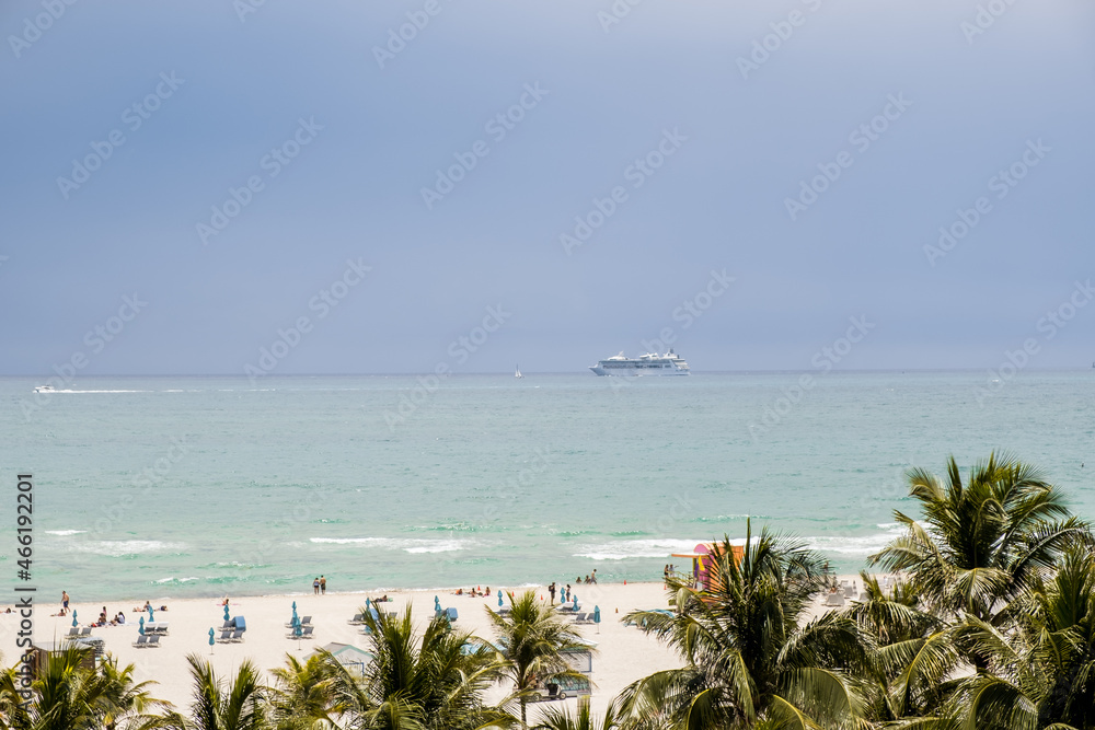 Obraz premium Beautiful beach in Miami Florida USA. This view is from a hotel room during the summer. Many tourists come along to enjoy the beach and the nice weather.