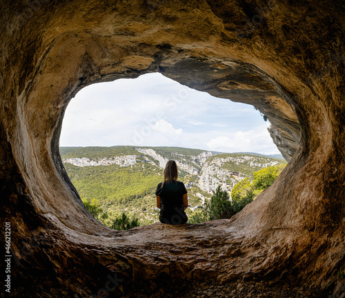 yoga en la cueva photo