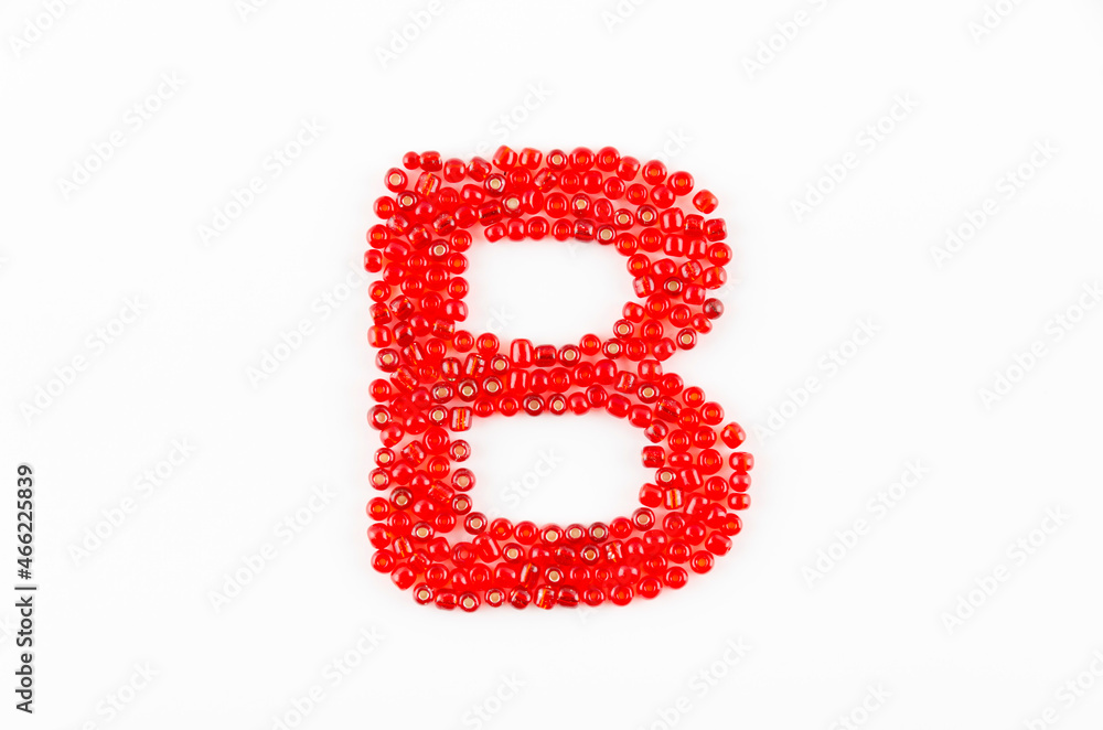赤いビーズのアルファベット B