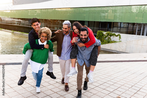 Принти на полотні Multiracial group of friends have fun together in the city