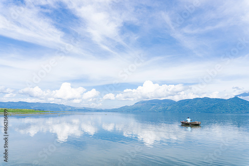 Bilde på lerret Lago de Yojoa. The largest lake in Honduras. Man fishing.