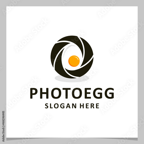 Logo with egg and camera. Vector sign omelet in a pan. Illustration breakfast with camera symbol. Premium vector