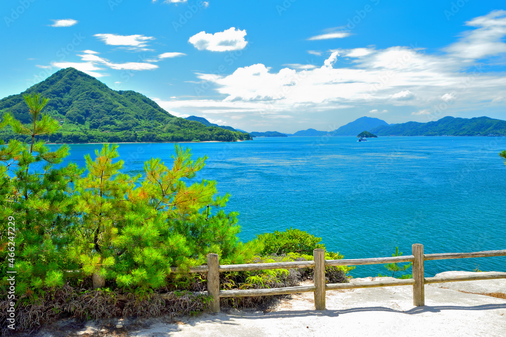 Obraz premium 大久野島から眺める瀬戸内海 広島県竹原市