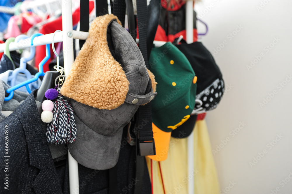Naklejka premium hats hanging on hangers