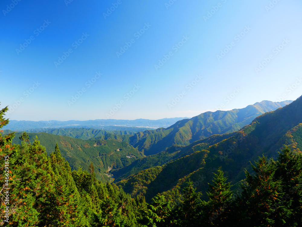 Fototapeta premium 日本、埼玉県、秩父、三峯神社奥宮遥拝殿からの景色