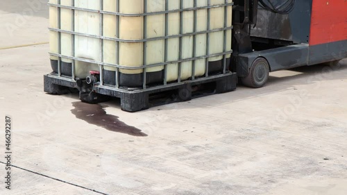 Container for hazardous chemical waste in industry or laboratories ,Leaking from the valve
