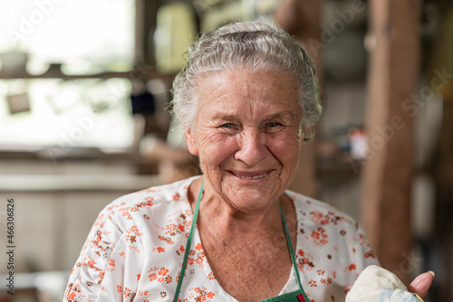 RETRATO DE UNA SEÑORA ADULTA MAYOR SCON UNA LEVE SONRISA EN SU ROSTRO photo