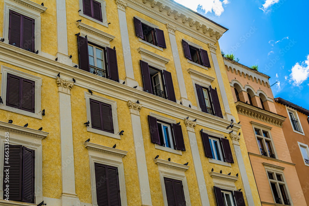 Roma – le facciate di alcuni dei palazzi storici più famosi