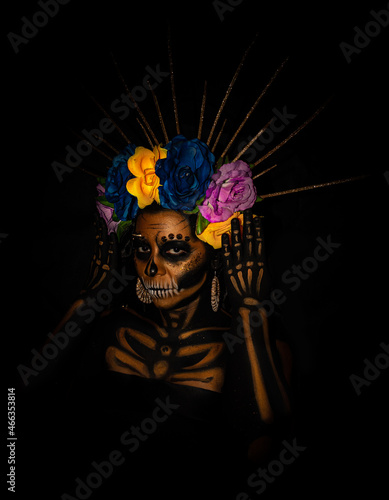 Catrina dorada corona de flores photo