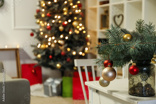 Festive christmas holiday h...