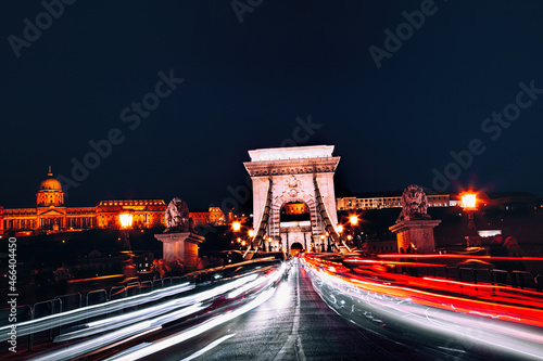 Canvas Print Traffic trails at the Chain Bridge in Budapest, Hungary at twilight