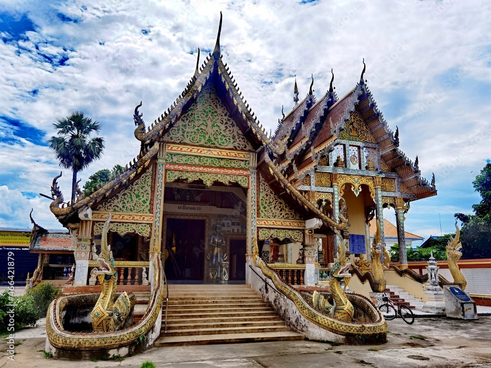 Fototapeta premium temple in clould day