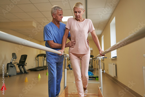 Canvas Print Caring physical therapist helps stroke victim in medical center