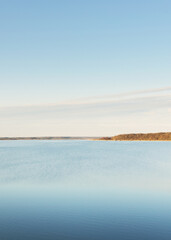 Canvas schilderij Blauw Bosmeer bij zonsondergang in lente  © Alex Stemmer