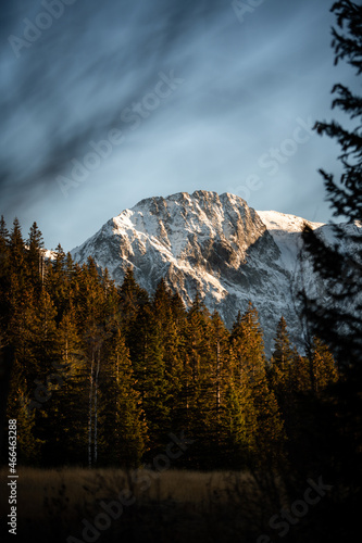 couleurs d'automne, premieres neiges sur la montagne
