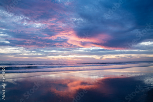 Pôr do sol na praia © Luis