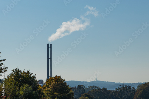 Müllverbrennungsanlage und Fernsehturm
