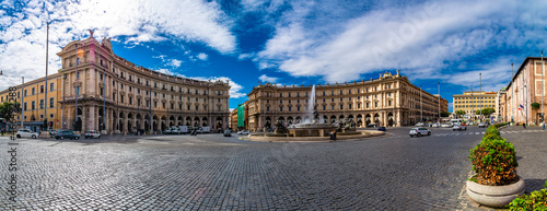 Roma – Piazza della Repubblica con al centro la fontana delle Naiadi opera del palermitano Mario Rutelli